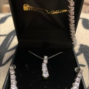 Beautiful jewelry set!! Not real diamonds at this price! *cross posted*